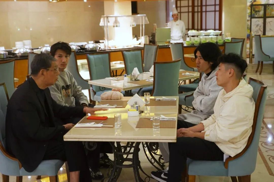 吕文君回归根宝基地幕后：曾多次与恩师徐根宝进行长时间单独交流