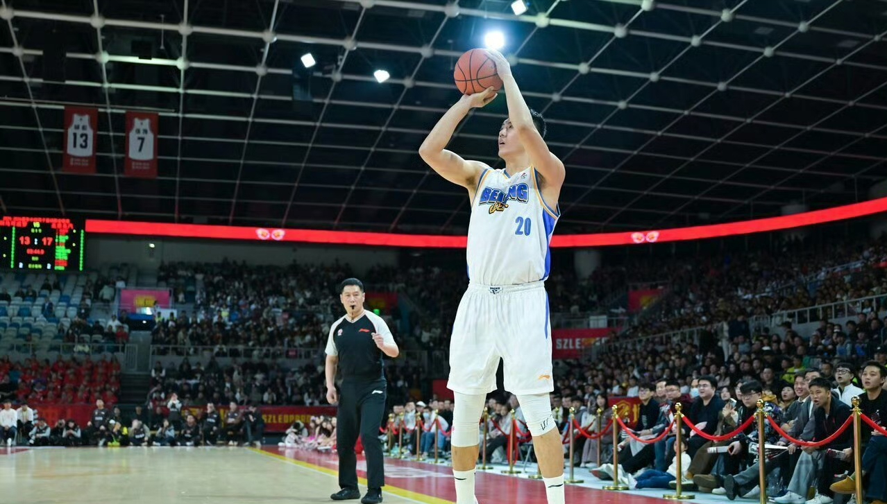 下载开云-许利民怒批球员摆大牌！赛后整顿更衣室，怒批一人不是周琦而是他