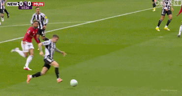 开云官方-曼联1-2被十人纽卡绝杀！卡里克遭首败，终极考验将定其能否转正