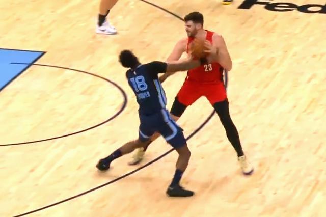 开云平台-危险动作，克林根肘翻普罗斯珀，直接2级恶意被驱逐出场