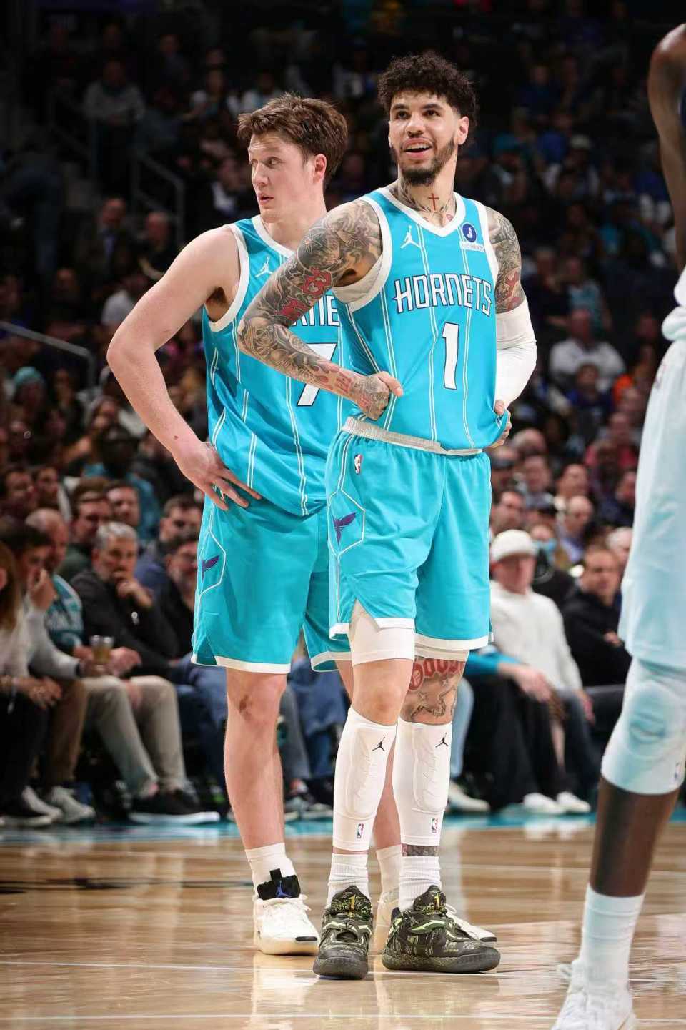 开云团队-18战15胜！黄蜂8人上双大胜独行侠升东部第九 三球15+5+9+5