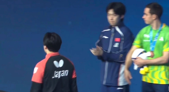 开云团队-拒绝和王楚钦握手，丢冠后，谁注意松岛辉空举动，原因曝光或被罚|世界杯|澳门|WTT重庆冠军赛|雨果·卡尔德拉诺|男单冠军_新浪新闻